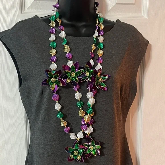 Mardi Gras Flower Beads (2) - Picture 4 of 6